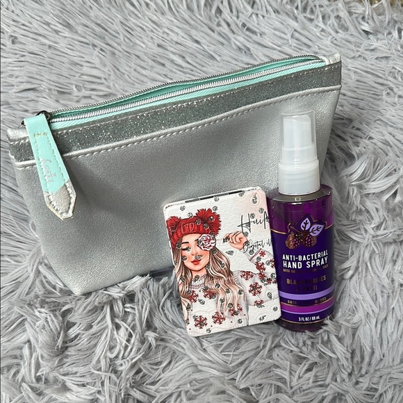 IPSY Silver Cosmetic Bag & BBW Blackberry Basil AntiBac Hand Spray & Fun Compact - Picture 5 of 9